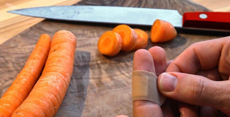 ¡CUIDADO CON EL CUCHILLO! COMO EVITAR LOS ACCIDENTES MÁS COMUNES EN LA COCINA