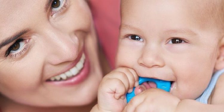 CÓMO CALMAR A TU BEBÉ CUANDO LE SALEN LOS DIENTES