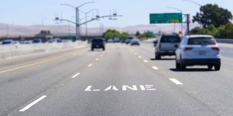 Carril VAO: ¿Qué es y quiénes pueden circular por él?