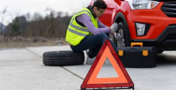 ACCESORIOS OBLIGATORIOS PARA EL COCHE EN ESPAÑA