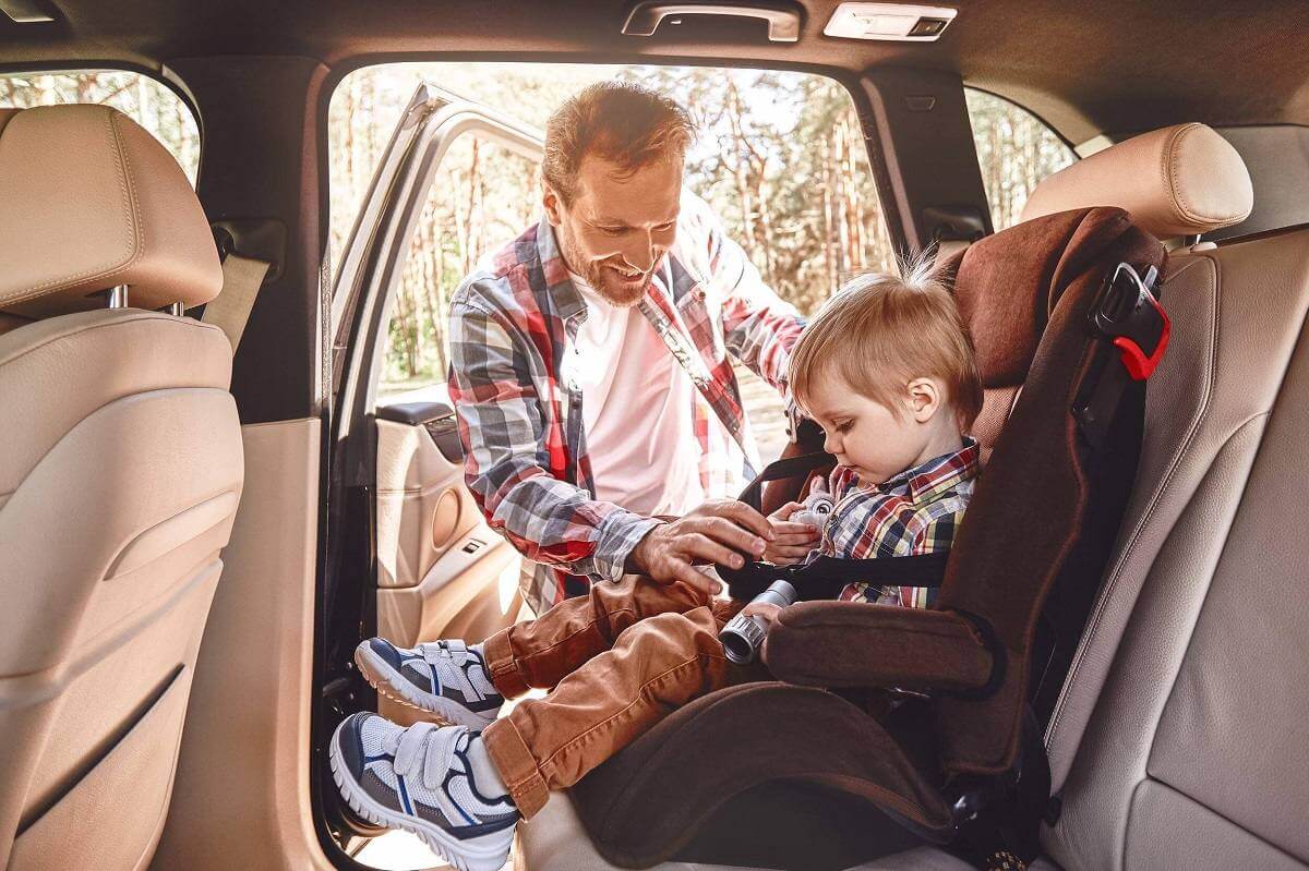 Espejos de seguridad para bebés: ¿El complemento de la silla de auto?