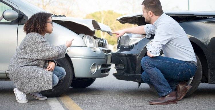 ¿SEGURO DE COCHE A TERCEROS O A TODO RIESGO?