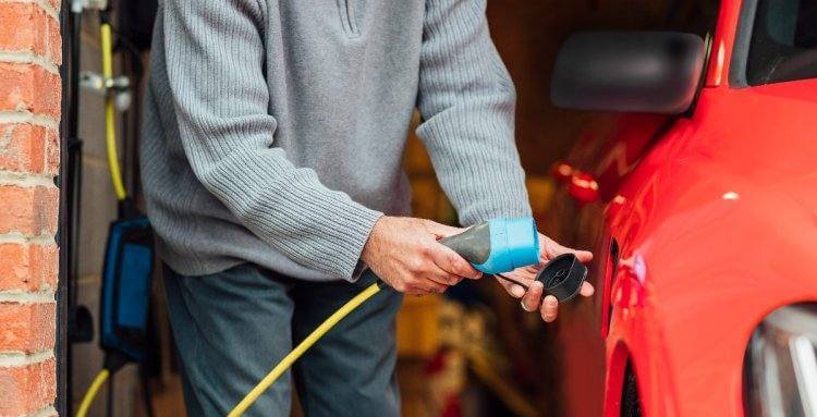 CÓMO INSTALAR UN CARGADOR DE COCHE ELÉCTRICO EN CASA