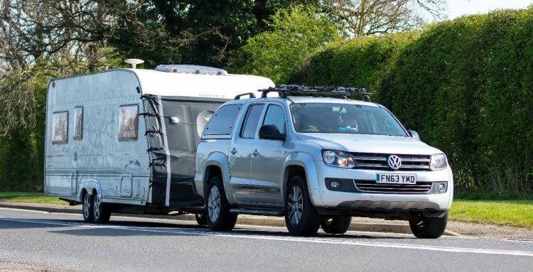 CONSEJOS PARA REMOLCAR UNA CARAVANA CON SEGURIDAD