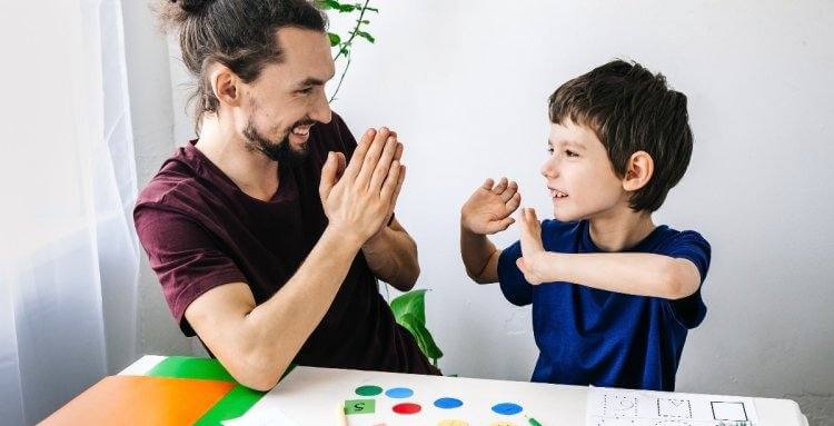 ADAPTACIÓN CURRICULAR EN NIÑOS: TIPOS Y EJEMPLOS