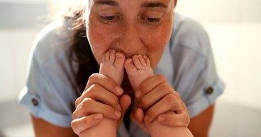 Del baby boom al «niños no, gracias»: por qué las nuevas parejas deben hablar claro sobre los costes de tener un hijo