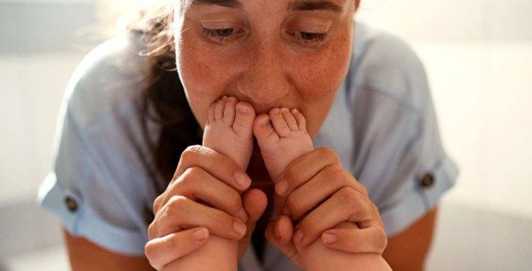 Del baby boom al «niños no, gracias»: por qué las nuevas parejas deben hablar claro sobre los costes de tener un hijo