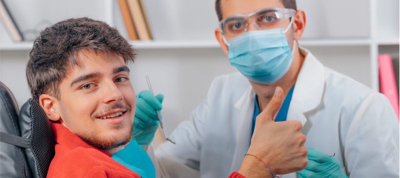 Sí, un seguro de decesos también puede proporcionar asistencia dental