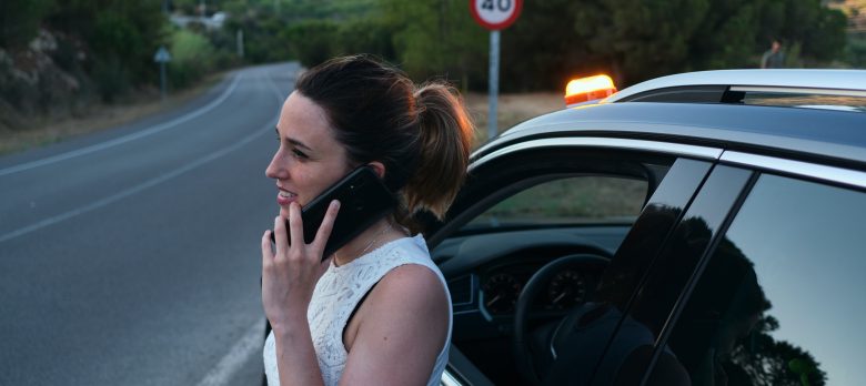 Luz de emergencia de coche V16: ¿cuándo es obligatoria?