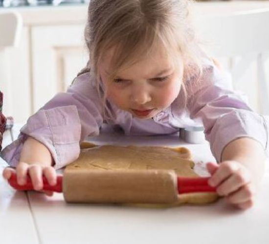 Consejos para hacer reposteria con niños de forma segura