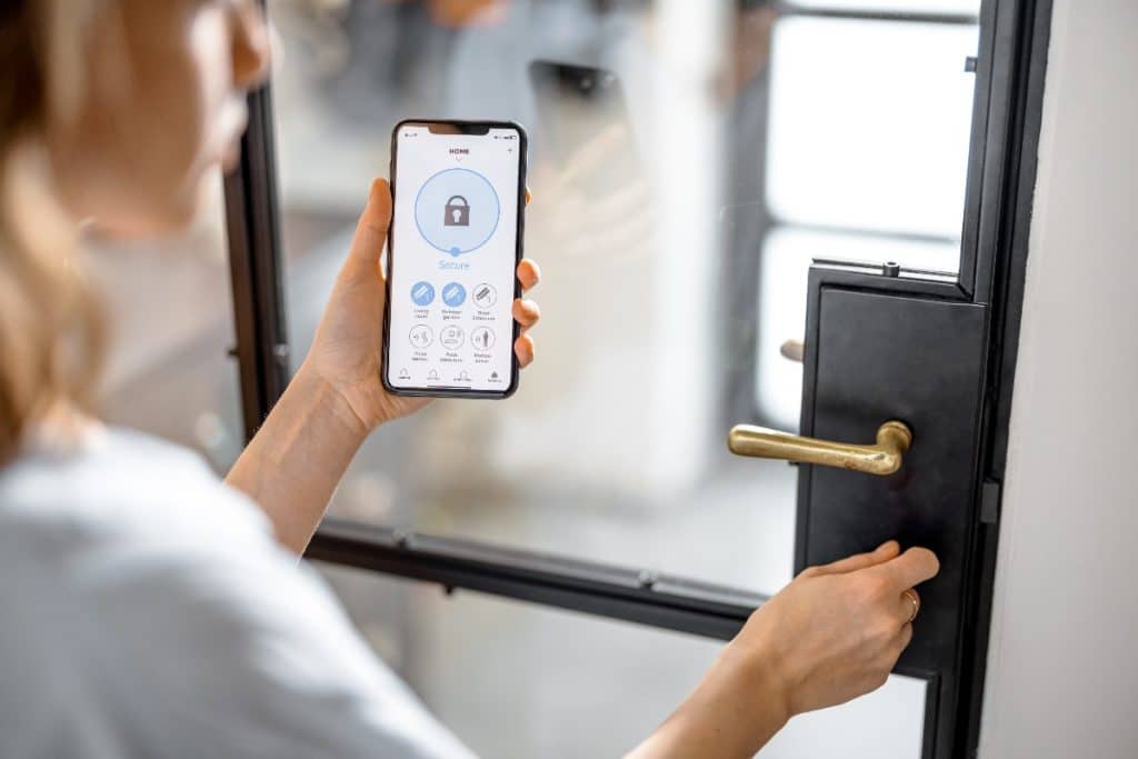 Cambiar la cerradura de una puerta blindada: ¿cómo hacerlo?