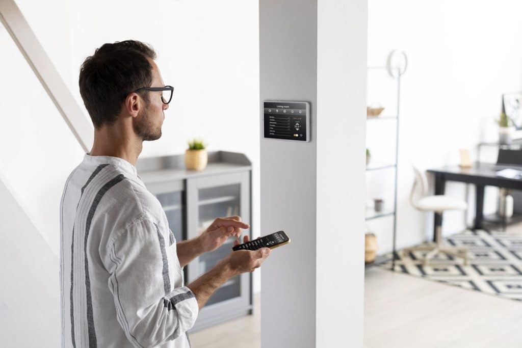 Cómo controlar los dispositivos electrónicos y electrodomésticos inteligentes    