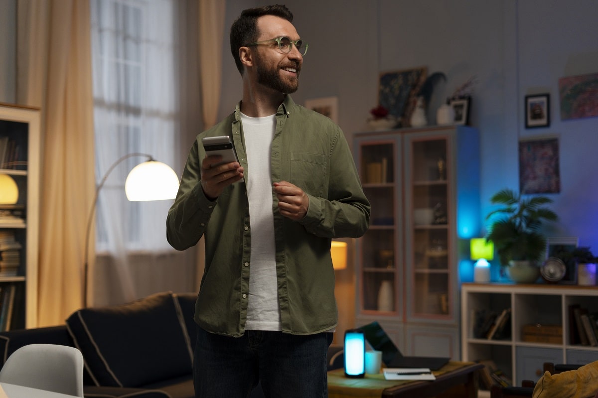 Cómo las lámparas y bombillas inteligentes mejoran la eficiencia energética y comodidad en tu hogar