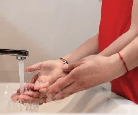 Cómo enseñar a tus hijos a lavarse las manos