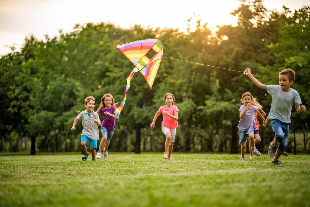 Juegos al aire libre deportivos y divertidos para niños