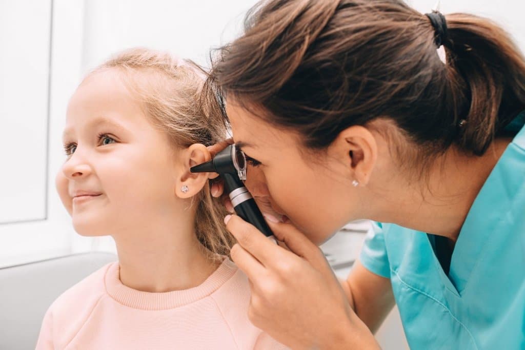 Cómo detectar y tratar la otitis en niños y bebés