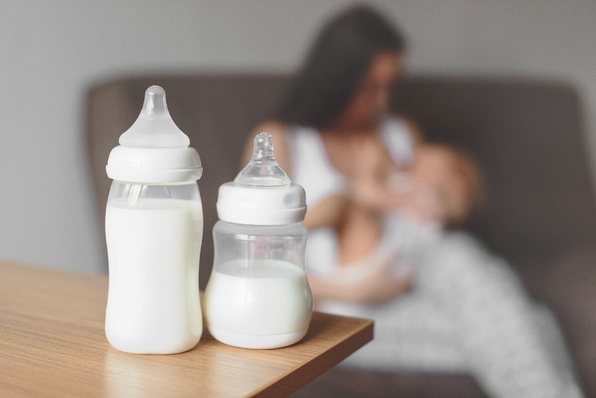 Cómo conservar la leche materna en casa después de extraerla