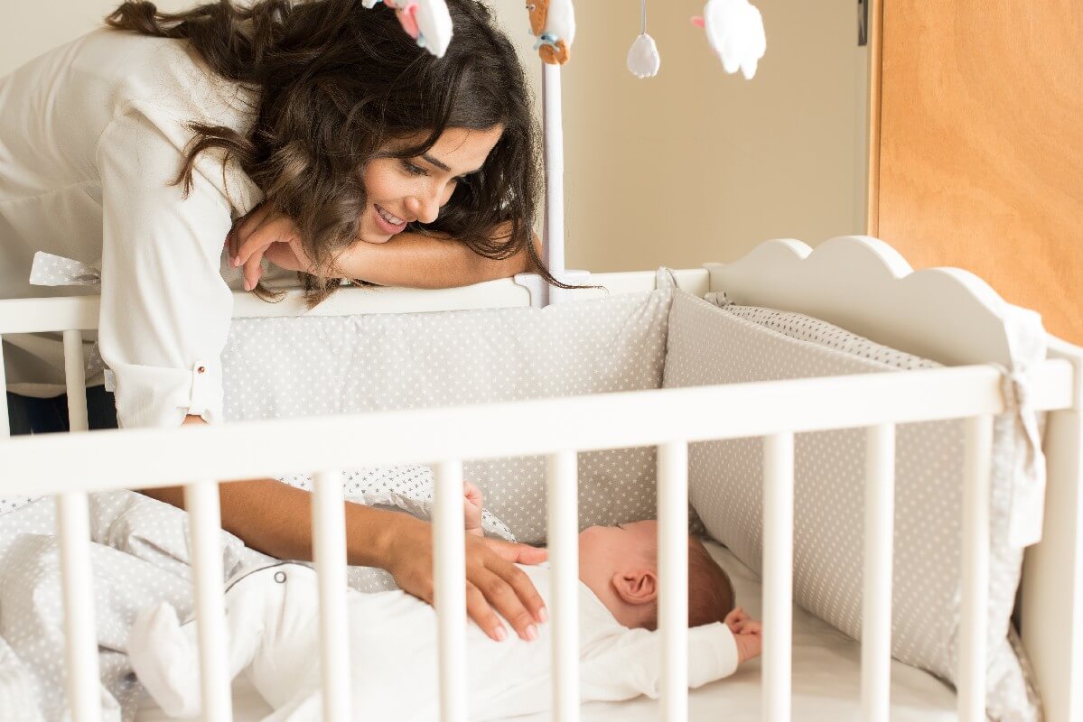 Mejores posturas para dormir a un bebé recién nacido