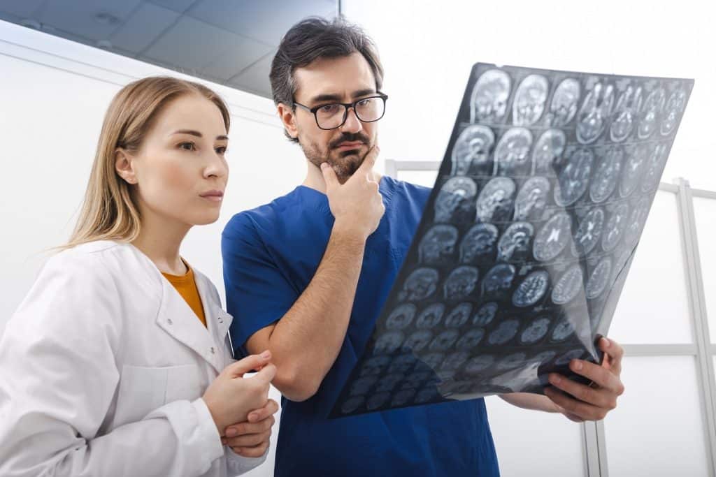 Cuándo y por qué deberías acudir a un especialista médico para prevenir complicaciones de salud