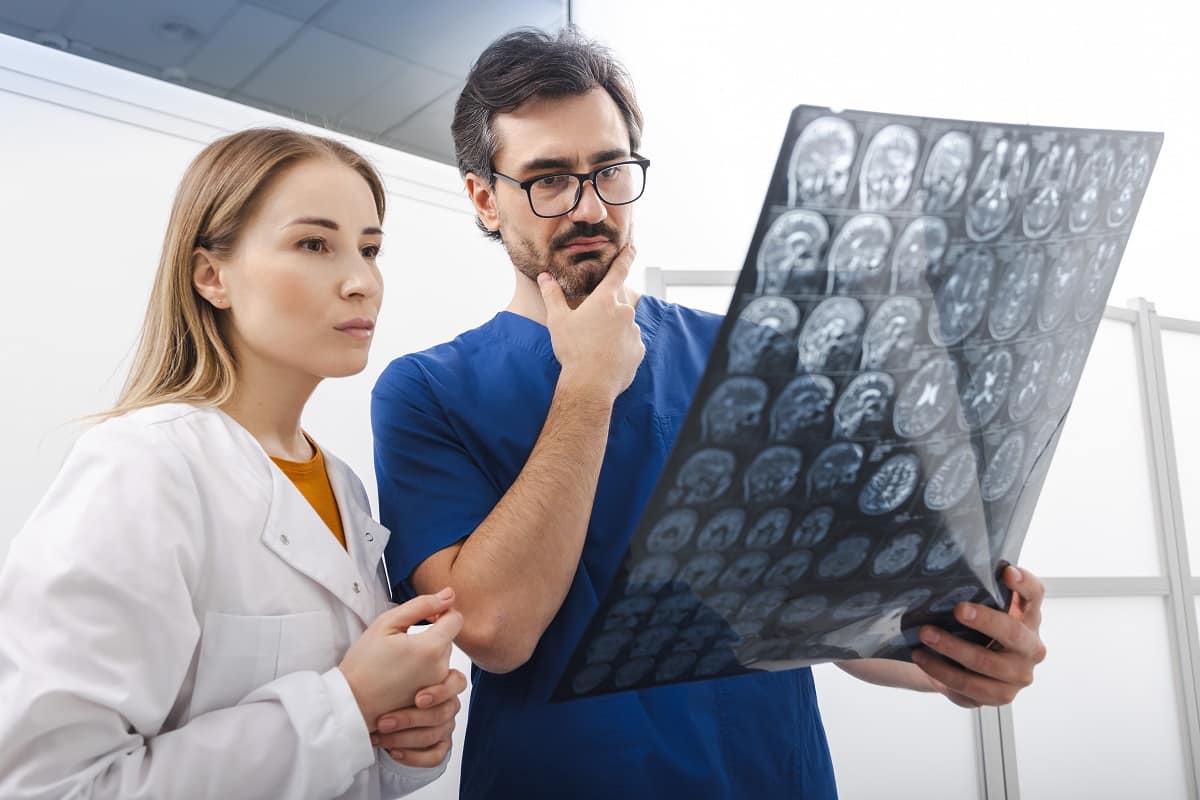 Cuándo y por qué deberías acudir a un especialista médico para prevenir complicaciones de salud