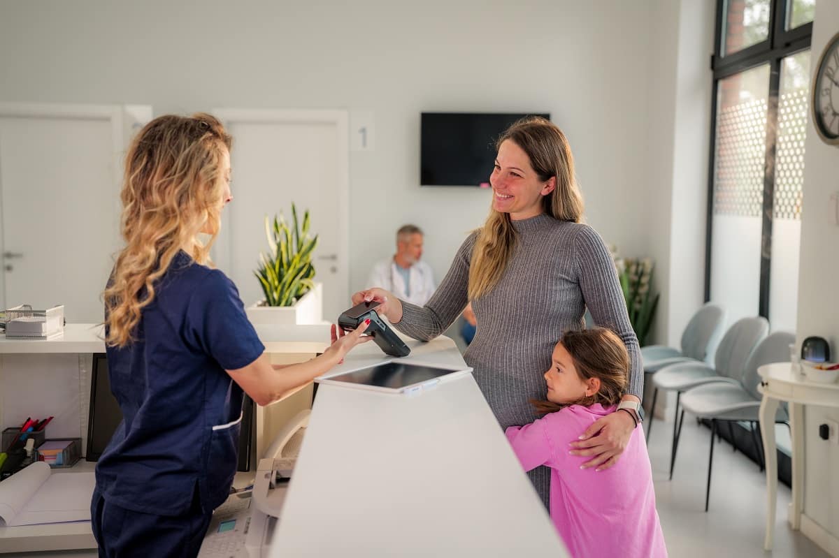 ¿A quién puedo incluir en mi seguro médico​? ¡Descúbrelo!