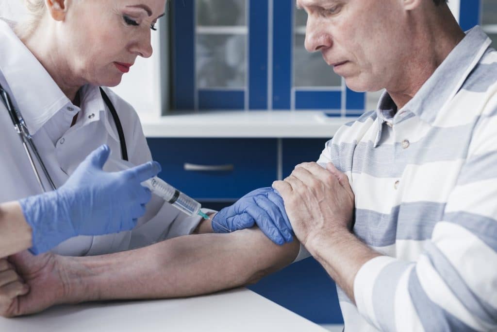 Las 10 revisiones médicas importantes para hombres a partir de los 50 años