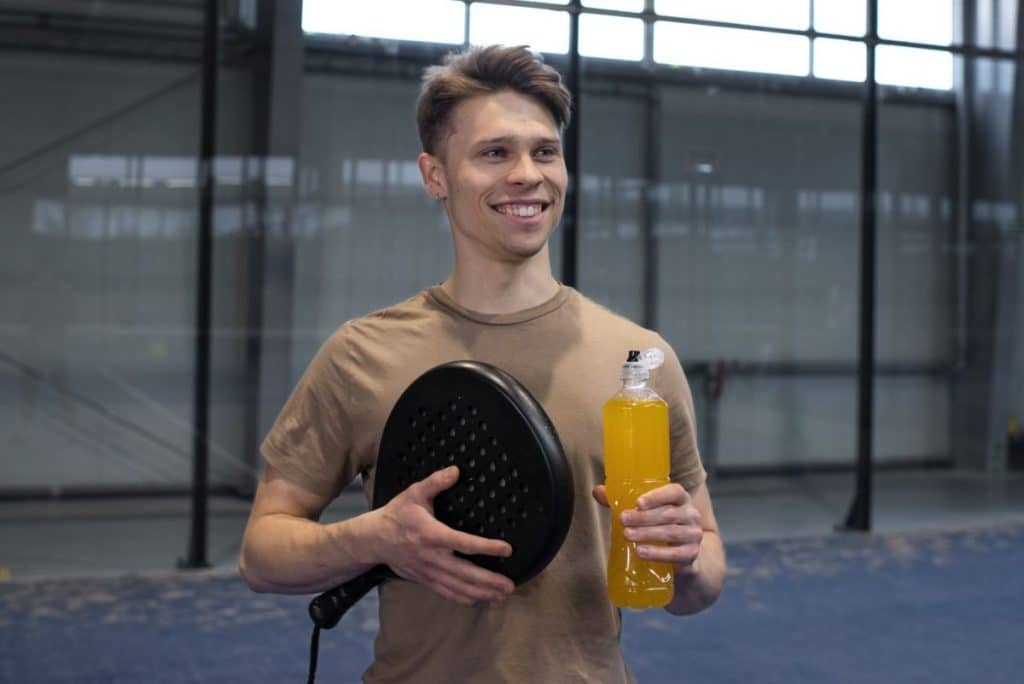 Nutrición para jugadores de pádel: qué comer antes, durante y después del partido para rendir al máximo.