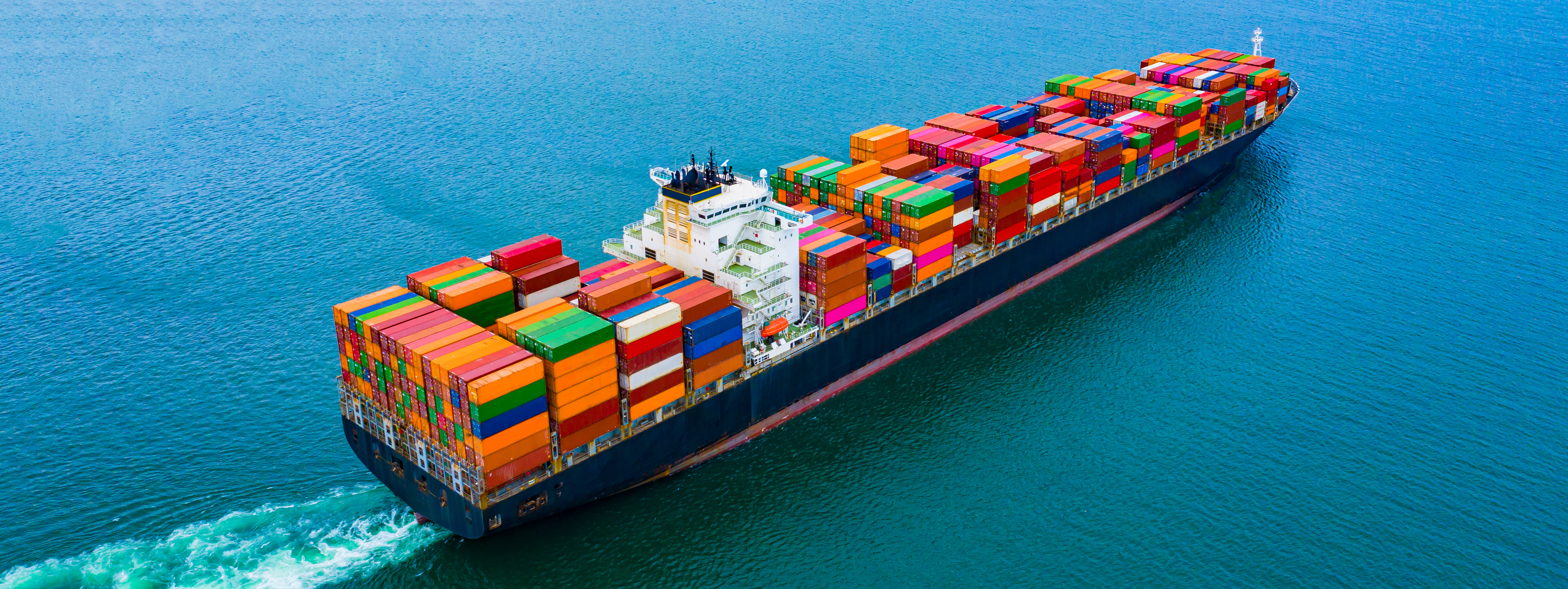 Cargo ships with full container receipts to import and export products worldwide